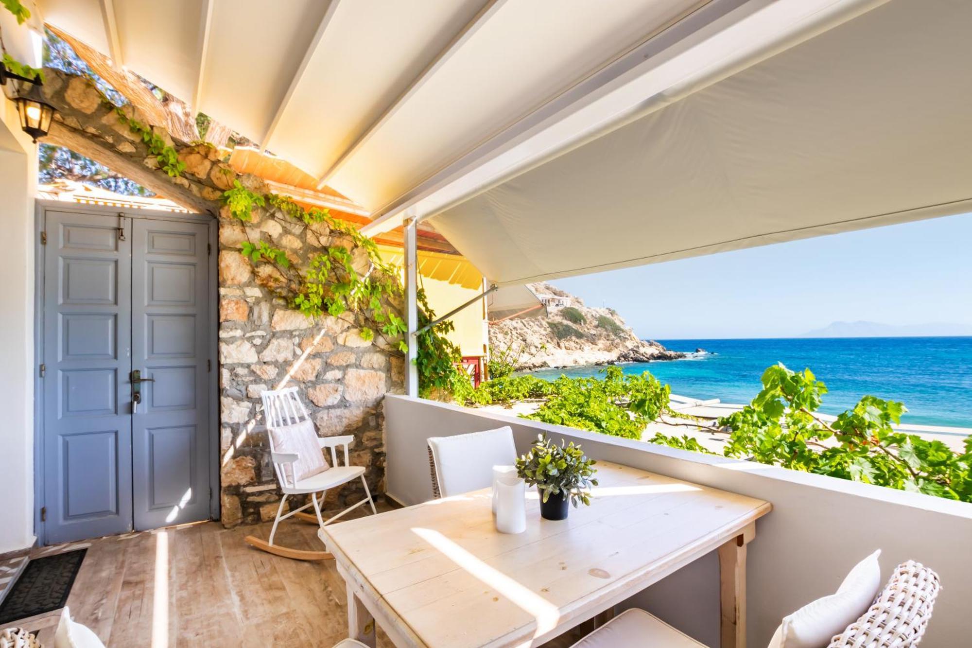 Le Grand Bleu Studios & Apartments Lefkos  Exterior photo